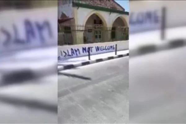 Güney Kıbrıs'ta Köprülü Hacı İbrahim Ağa Camisi'ne molotofkokteylli saldırı