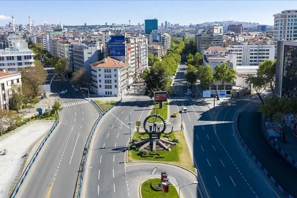 Hafta sonu sokağa çıkma yasağı var mı?