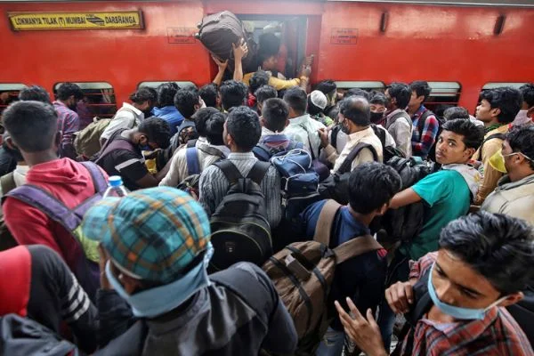 Hindistan'da korkunç rakam: 1 günde 2003 Kovid-19 ölümü