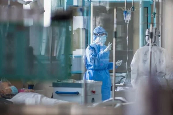 İngiltere'de Kovid-19 ölümleri 42 bini geçti