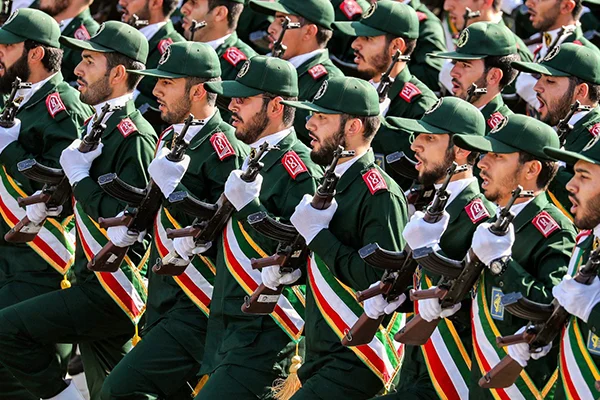 İran, Devrim Muhafızları'nın siyaset ve ekonomi üzerindeki etkileri