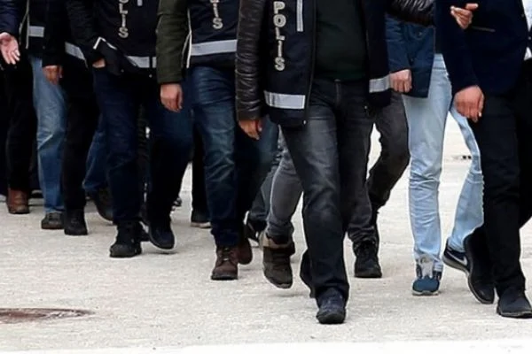 İstanbul'da FETÖ'ye ağır darbe! 18 ilçede düzenlenen operasyonlarda 34 gözaltı