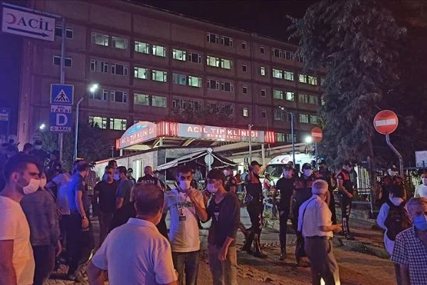 İstanbul Eğitim ve Araştırma Hastanesi'nde çıkan yangın kontrol altına alındı
