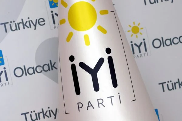 İYİ Partili vekil trafik kazası geçirdi