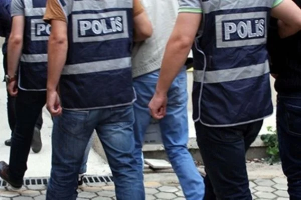 İzmir merkezli 8 ilde FETÖ operasyonu: 12 gözaltı