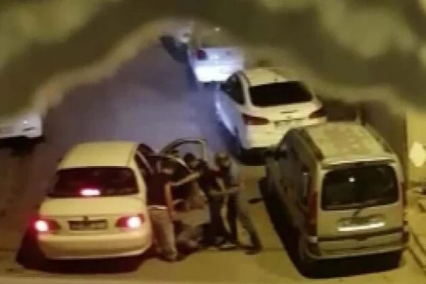 Kağıthane'de gasp dehşeti! 19 yaşındaki öğrenciyi sokak ortasında bıçakladılar