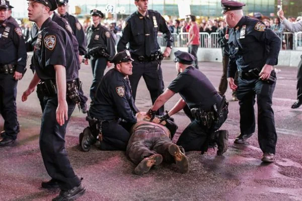 "Karantina, Avrupa polisindeki ırkçı ayrımcılığı ortaya çıkardı"