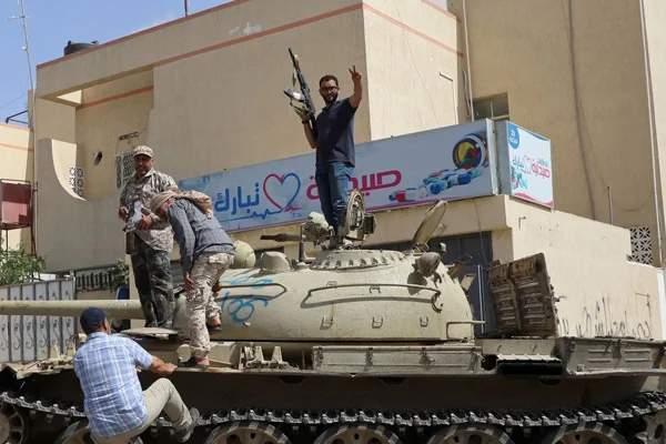 Libya ordusu, kritik bir bölgeyi daha ele geçirdi