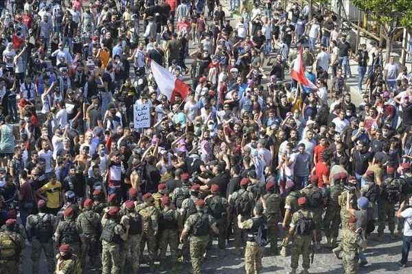 Lübnan'da ekonomik krize karşı protestocular yeniden meydanlarda