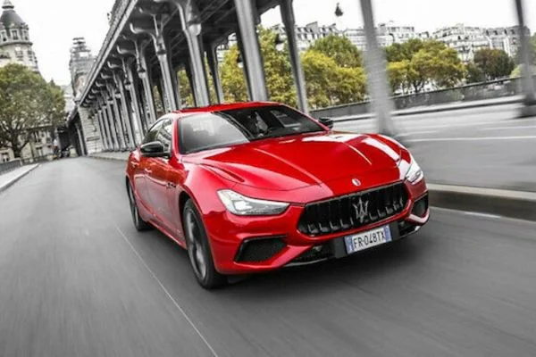 Maserati Ghibli Hybrid ekimde geliyor