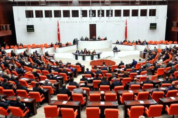 Mecliste partilerin milletvekili sayılarında son durum