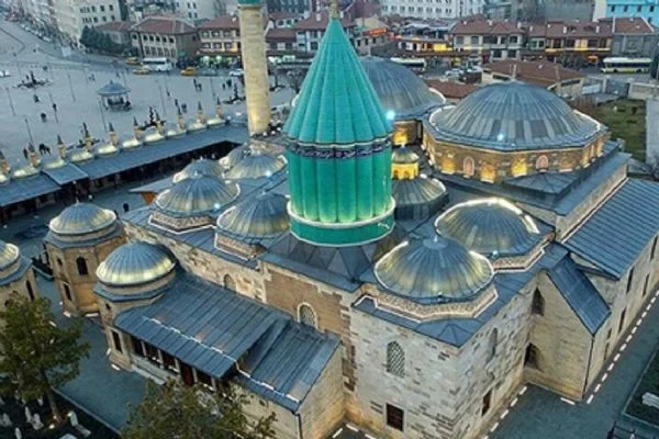 Mevlana Müzesi ziyaretçilere 'geri dönüyor'