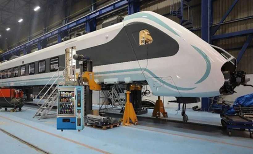 Milli elektrikli tren test için raylara iniyor