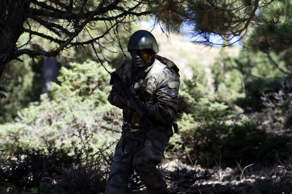 MSB duyurdu: Komandolar sınır ötesine geçti