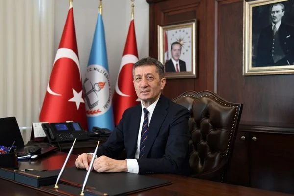 'Öğretmen arkadaşlarım uzaktan eğitimde yükü omuzladı'