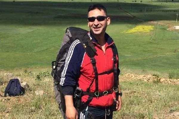 Paraşütle eğitim uçuşu yapan astsubay, düşerek hayatını kaybetti