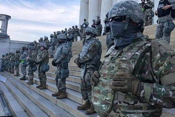 Pentagon kararından vazgeçti: Askerler Washington'dan çekilmeyecek