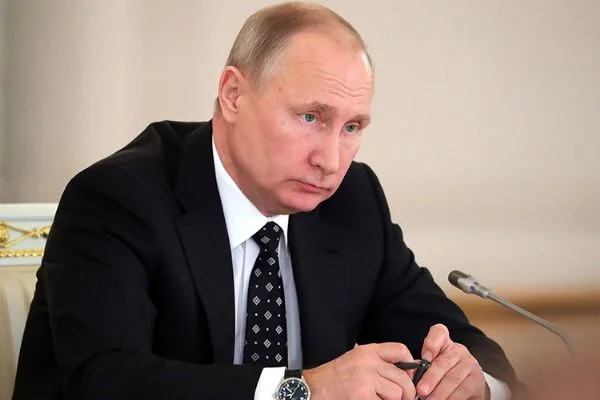 Putin'in özel odasında divana serili duran portresinin sırrı!