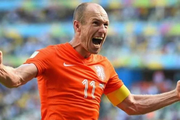 Robben 1 yıl sonra futbola FC Groningen ile geri döndü