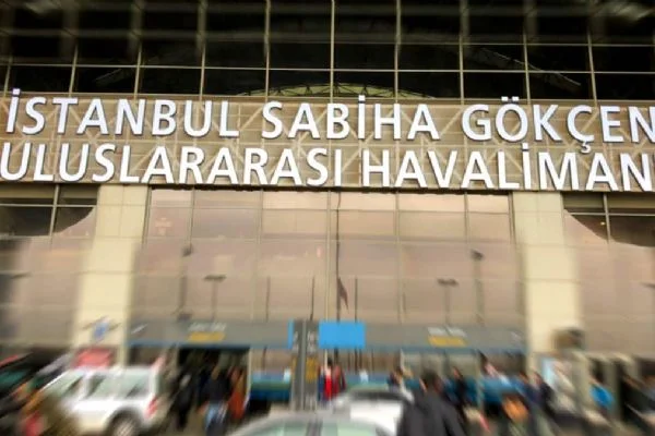 Sabiha Gökçen'e yurt dışından gelen ilk yolcu uçağı indi