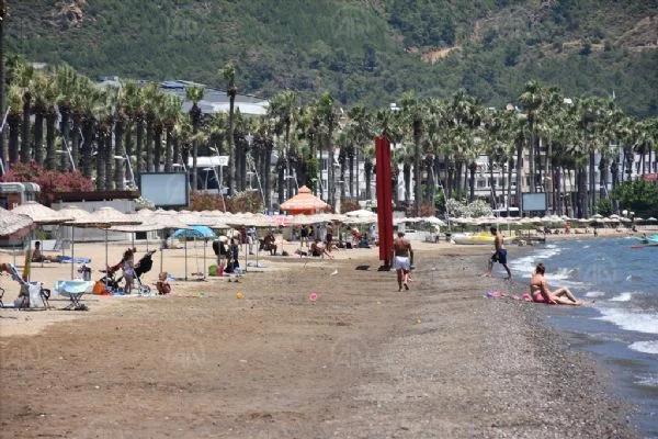 Sahillerde sosyal mesafeli serinlik