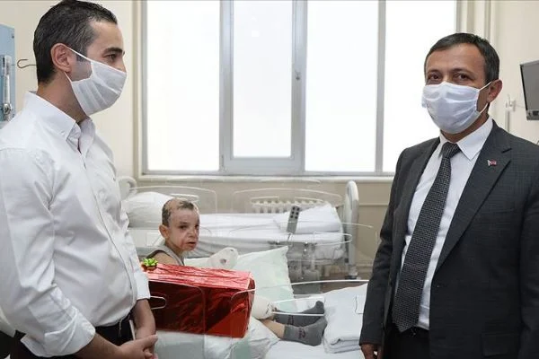 Savaş mağduru küçük Halid'in tedavisi Kayseri'de başladı