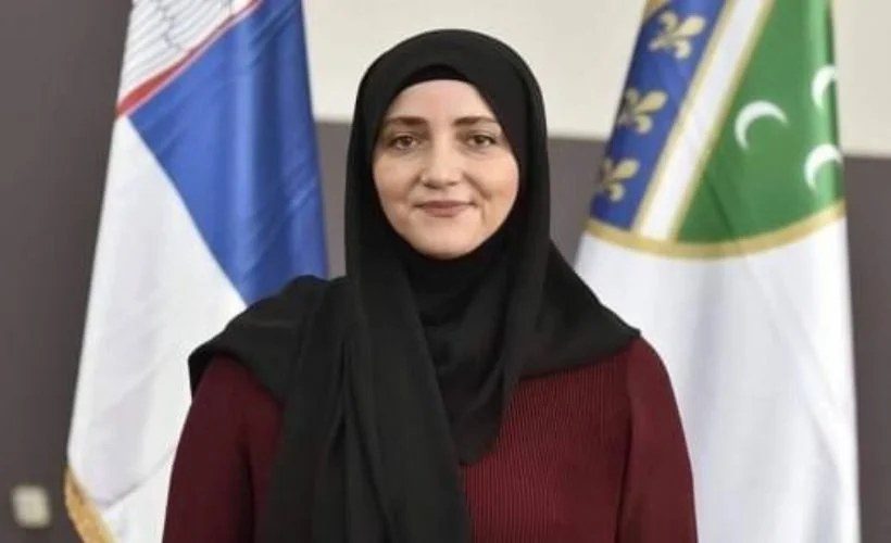Sırbistan'da ilk kez başörtülü biri milletvekili seçildi