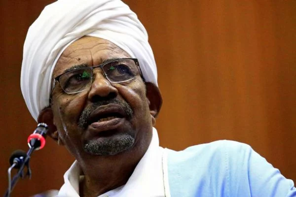 Sudan'da devrik Cumhurbaşkanı Beşir'e yakın yüzlerce kamu çalışanı görevinden alındı