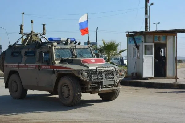 Suriye'de Rus askeri aracının altında bomba patladı