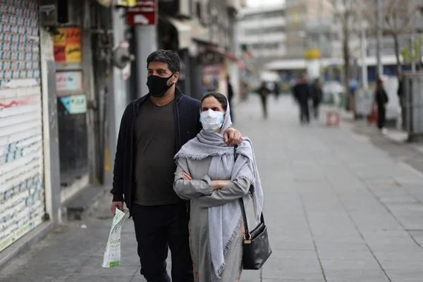 Tahran'da halk, yeniden evlerine çekildi