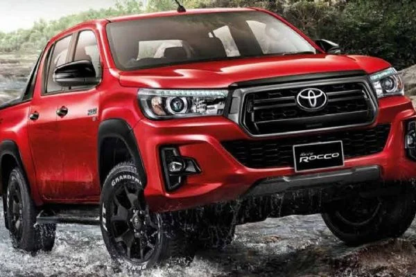 Toyota'nın Hilux modeli yenilendi
