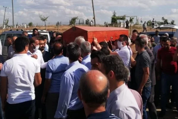 Tren kazasında hayatını kaybeden makinist Mahmut Kaya toprağa verildi