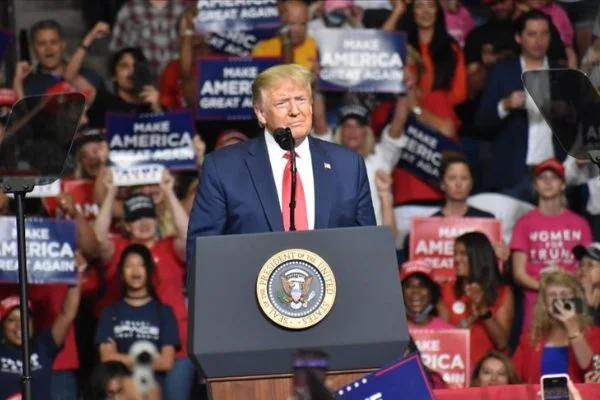 Trump: Maduro ile yalnızca iktidardan barışçıl bir şekilde ayrılması için görüşürüm