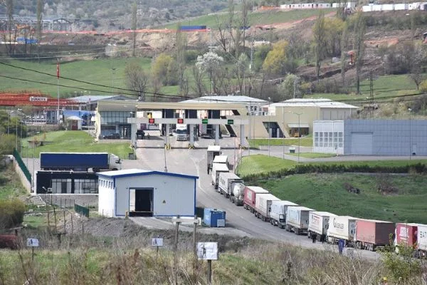 Türkiye, bir ülke hariç bütün sınır kapılarını açtı
