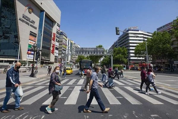 Türkiye'de Kovid-19 tedavisi tamamlananların sayısı 165 bin 706 oldu