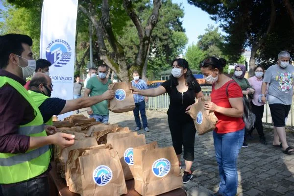 Tuzla Belediyesi'nden öğrencilere destek