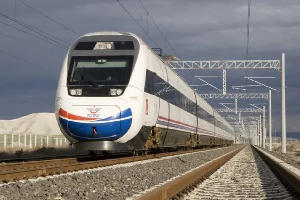 Ulaştırma Bakanı Karaismailoğlu'ndan hızlı tren müjdesi