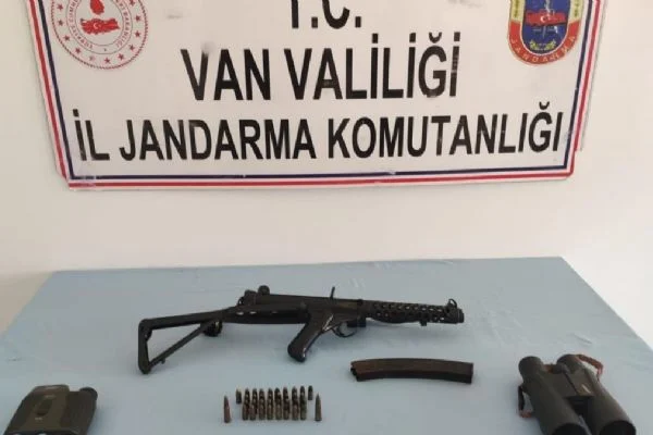 Van'da terör örgütü PKK'nın makinalı tüfek ve dürbünü ele geçirildi