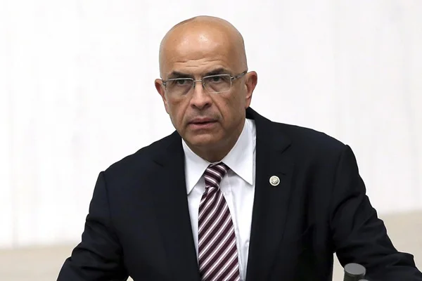 Vekilliği düşürülen Berberoğlu'ndan ilk açıklama: Cezamı yatmak üzere teslim olacağım