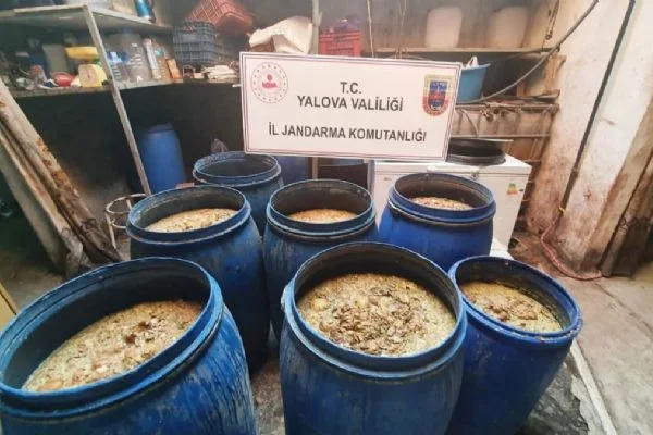 Yalova'da 5 bin 500 litre kaçak içki ele geçirildi