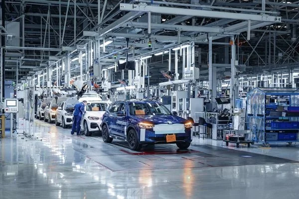 Yeni BMW iX3'te seriye bağlayacak