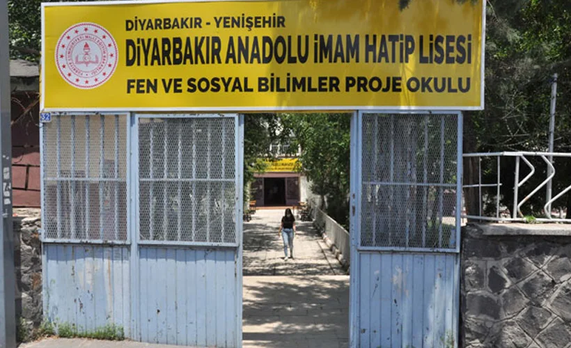 YKS'den çıkan öğrenci koronavirüs şüphesiyle hastaneye kaldırıldı