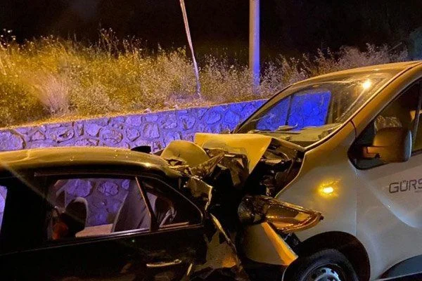 Yola çıkan koyun sürüsü faciaya neden oldu