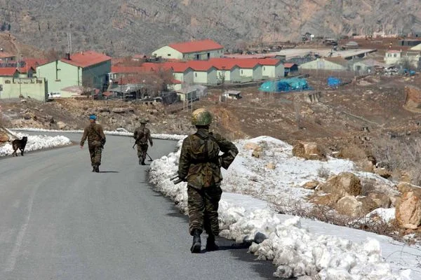 Yüksekova'dan acı haber: İran tarafından açılan ateş sonucu bir asker şehit oldu