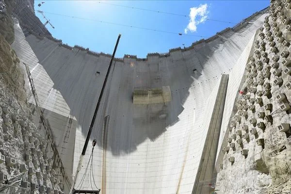 Yusufeli Barajı'nın gövde yüksekliğinde 214 metreye ulaşıldı