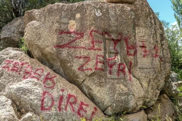 2 bin yıllık eserleri define arama uğruna tahrip ettiler