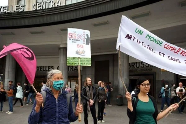 5G Avrupa ülkesini karıştırdı! Belçika'da altyapı protestosu