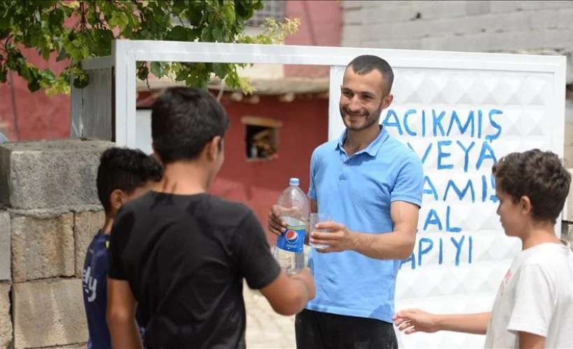Acıkan ve susayan çekinmeden bu kapıyı çalıyor