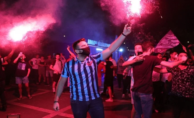 Adana Demirspor'a galibiyet sonrası coşkulu karşılama