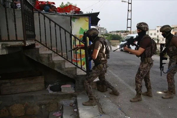 Adana merkezli 4 ilde suç örgütü operasyonu: 26 gözaltı
